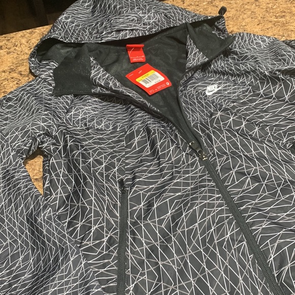 NWT NIKE WNDBREAKER RUNNING JACKET SMALL - Picture 5 of 6
